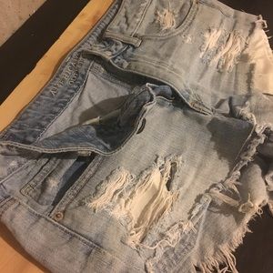 American Eagle distressed denim shorts 👖💙✨